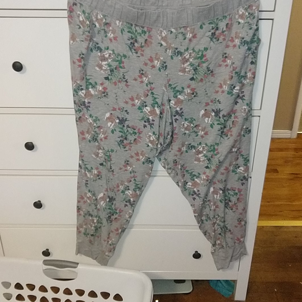 EUC Cacique sleep joggers.
